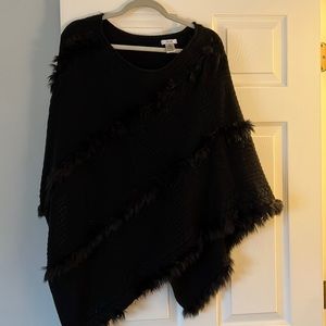 Cache black knit cape with faux fur stripes